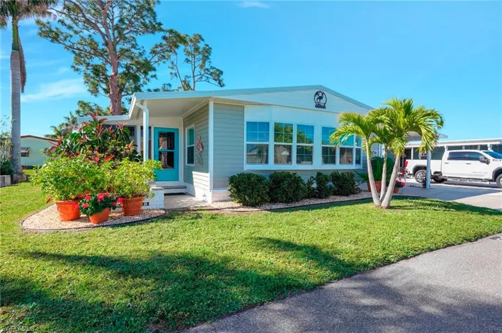 View of front of home featuring a front lawn
