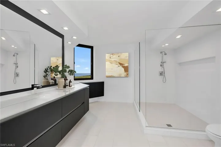 Primary Bathroom(Virutally Staged)