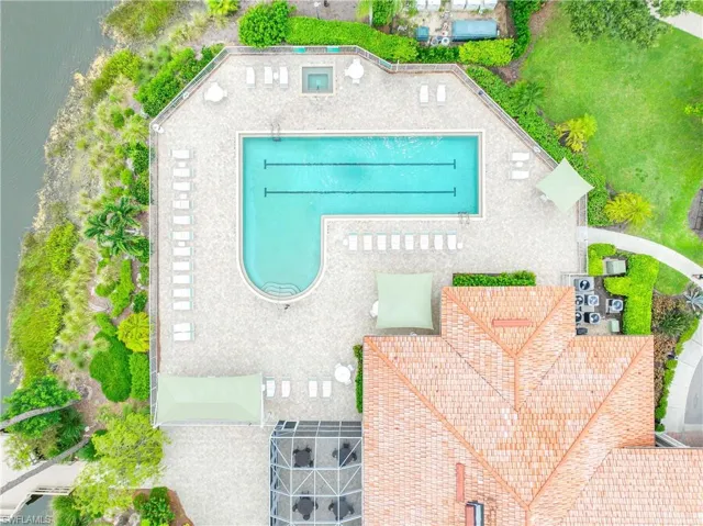 Birds eye view of property