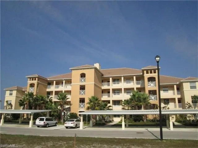 View of apartment building / complex