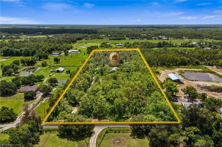 Aerial overview of property's location featuring property boundaries highlighted and a large body of water