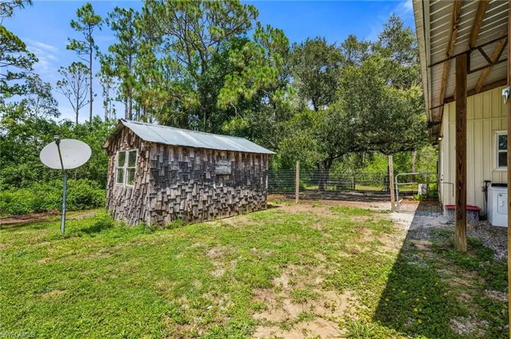 View of yard with a storage shed