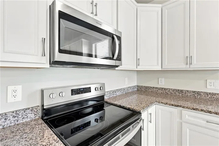 3721 East Hampton Cir Cir, Alva, Florida 33920