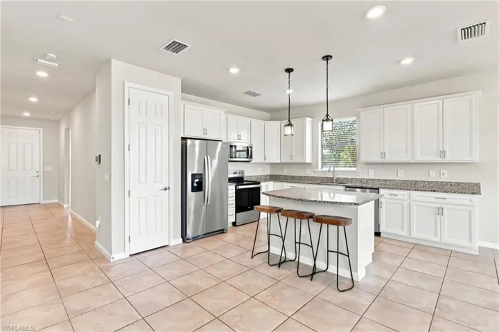 3721 East Hampton Cir Cir, Alva, Florida 33920