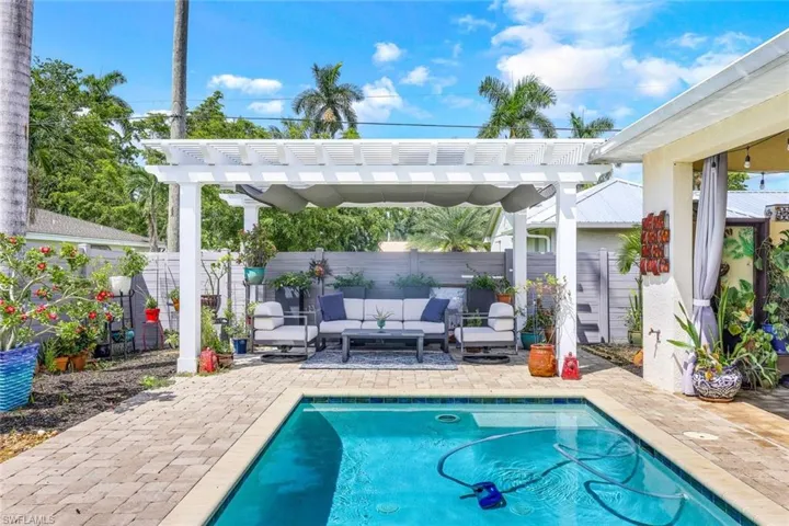Pergola w/Shade