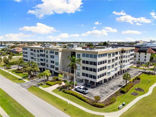 921 Seagrape Drive #404