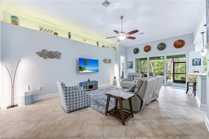 OVERSIZED FAMILY ROOM WITH 14FT CEILINGS
