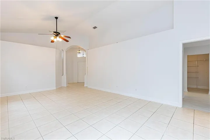 Entry Foyer / Hallway