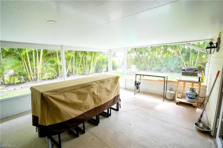 Sunroom featuring a textured ceiling