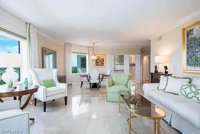 7425  Pelican Bay  BLVD, Naples, FL 34108