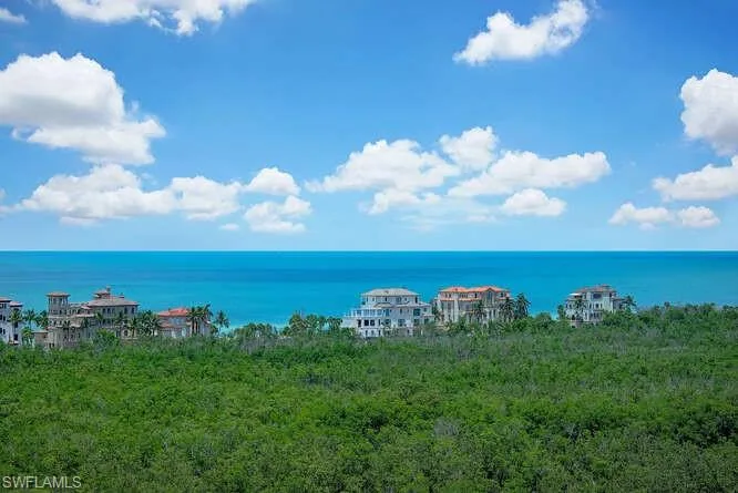 7425  Pelican Bay  BLVD, Naples, FL 34108