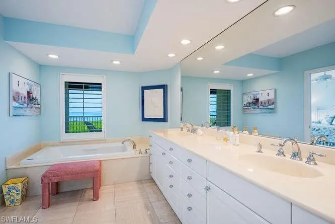 7425  Pelican Bay  BLVD, Naples, FL 34108