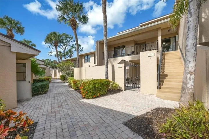 Detached garage