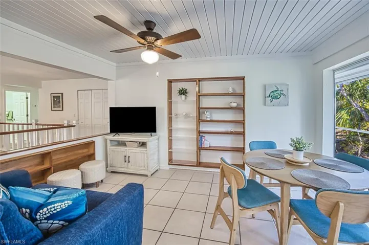 Breakfast-Nook-Family
