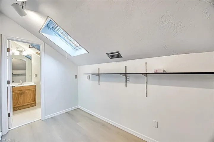 Loft-Suite-Closet
