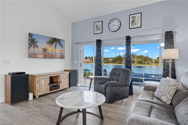 637  Windsor  SQ, Naples, FL 34104