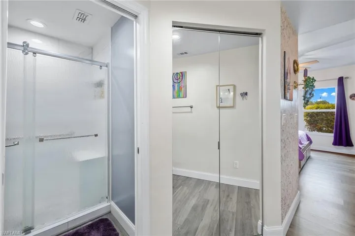 637  Windsor  SQ, Naples, FL 34104