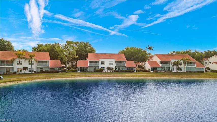 637  Windsor  SQ, Naples, FL 34104