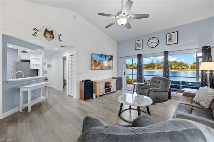 637  Windsor  SQ, Naples, FL 34104