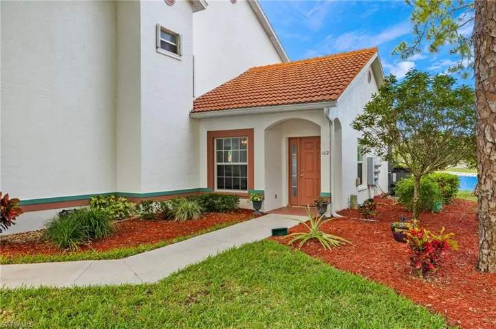 637  Windsor  SQ, Naples, FL 34104