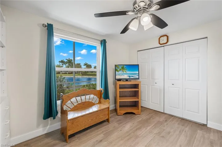 637  Windsor  SQ, Naples, FL 34104