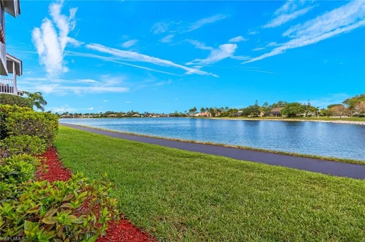 637  Windsor  SQ, Naples, FL 34104