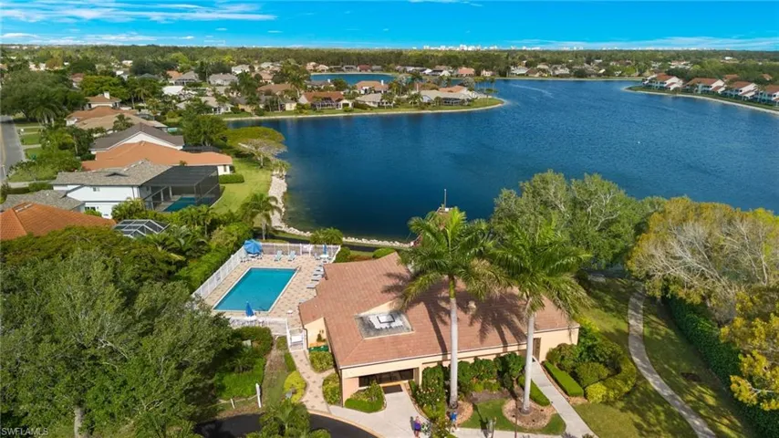 637  Windsor  SQ, Naples, FL 34104