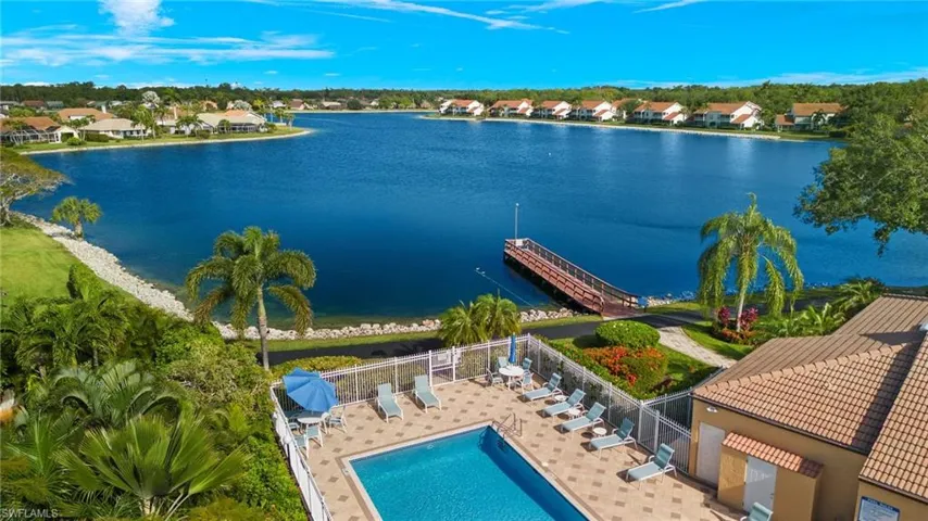 637  Windsor  SQ, Naples, FL 34104