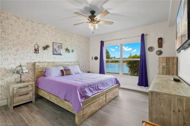 637  Windsor  SQ, Naples, FL 34104