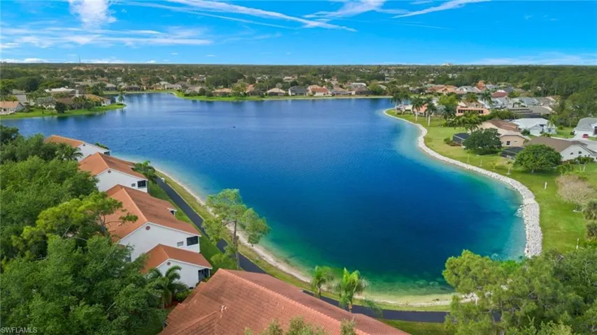 637  Windsor  SQ, Naples, FL 34104