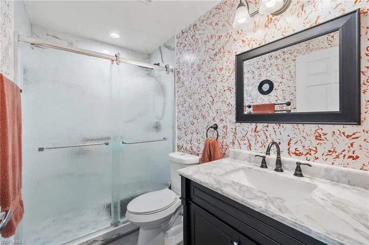637  Windsor  SQ, Naples, FL 34104