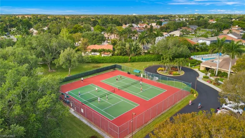 637  Windsor  SQ, Naples, FL 34104