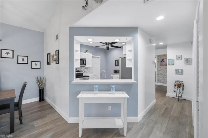 637  Windsor  SQ, Naples, FL 34104