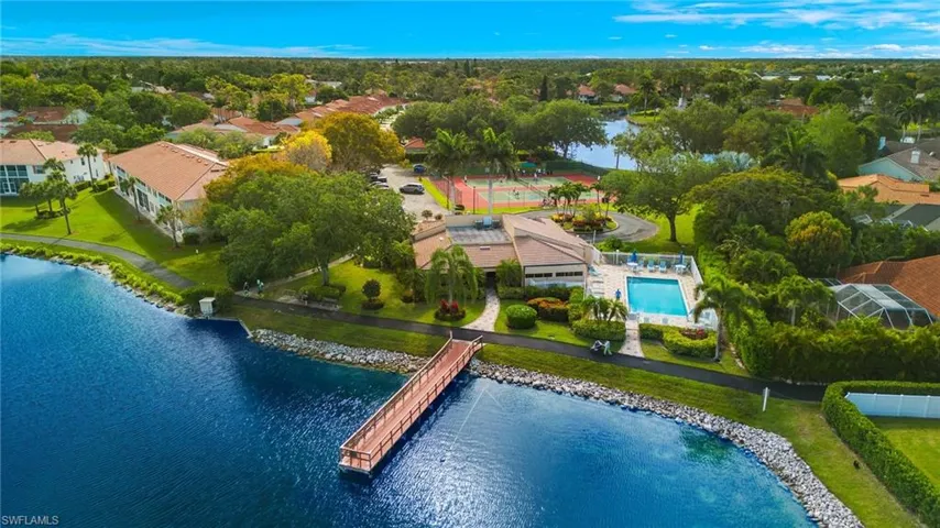 637  Windsor  SQ, Naples, FL 34104