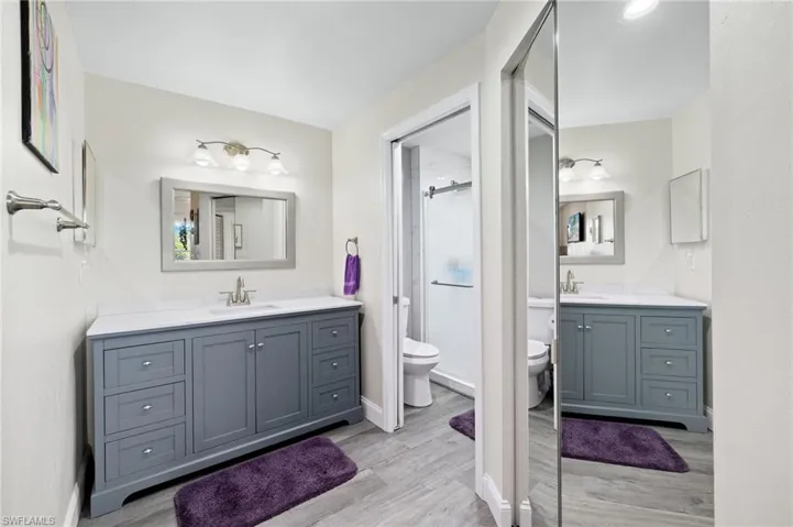 637  Windsor  SQ, Naples, FL 34104