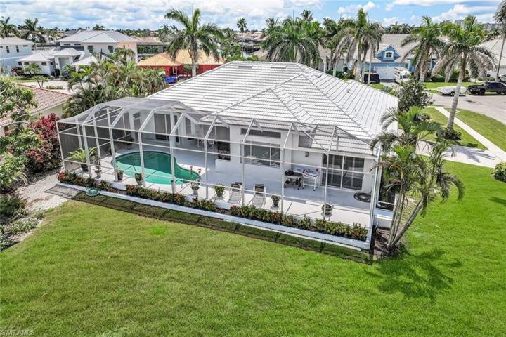 Oversized waterfront lot - room to grow