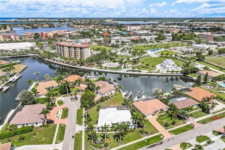 Great location - boating and entertaining