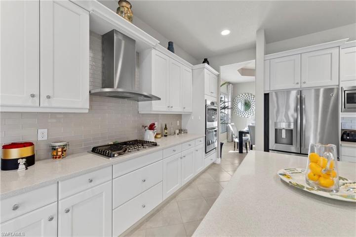 MODERN UPGRADED KITCHEN W/ EXTENDED CABINETS