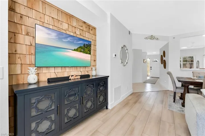 9087  Michael  CIR, Naples, FL 34113