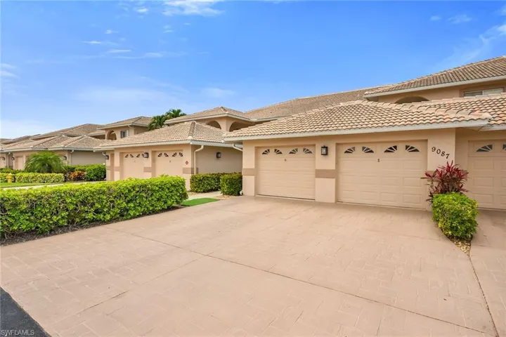 9087  Michael  CIR, Naples, FL 34113
