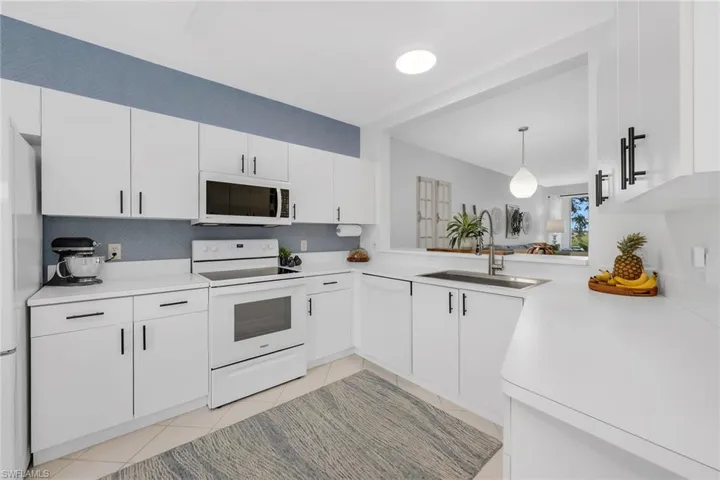9087  Michael  CIR, Naples, FL 34113