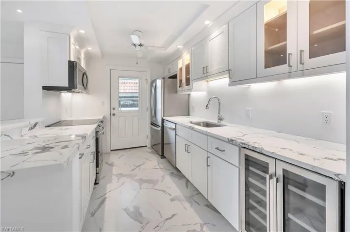 Double built-in wine & beverage cooler