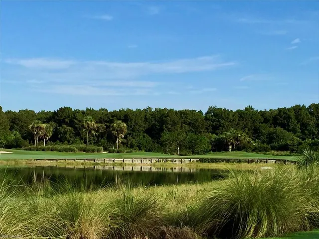 Twin Eagles Golf & Country Club