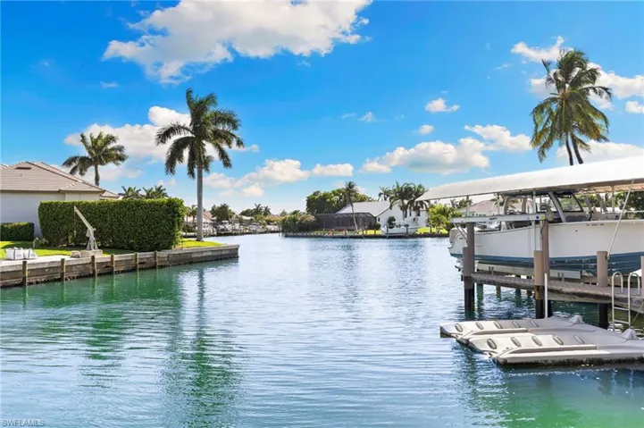 Wide canal & Long water views!