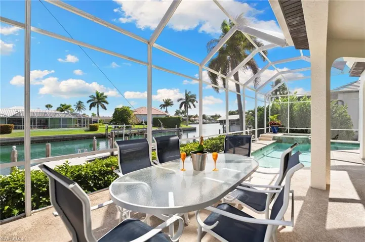 Relaxed coastal living and stylish entertaining!
