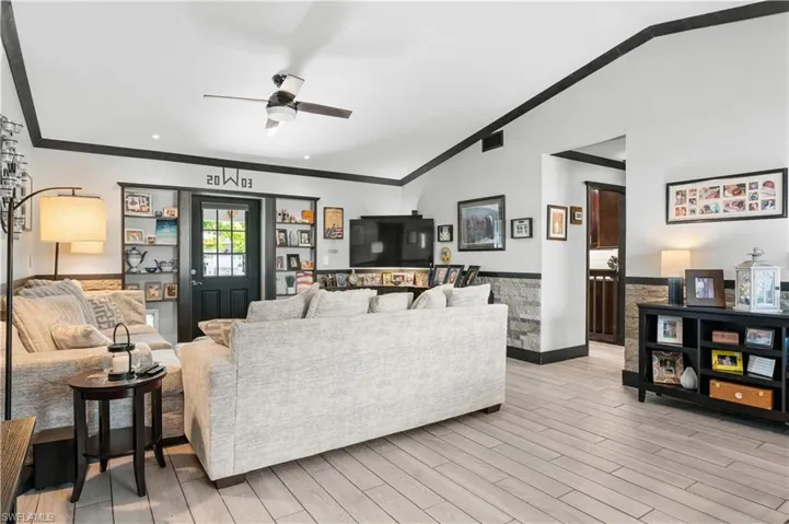 109 Ne 10th Ave, Cape Coral, Florida 33909