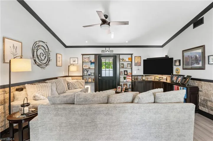 109 Ne 10th Ave, Cape Coral, Florida 33909