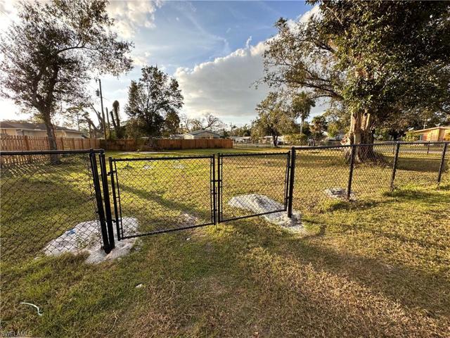 411  Stockton  ST, North Fort Myers, FL 33903