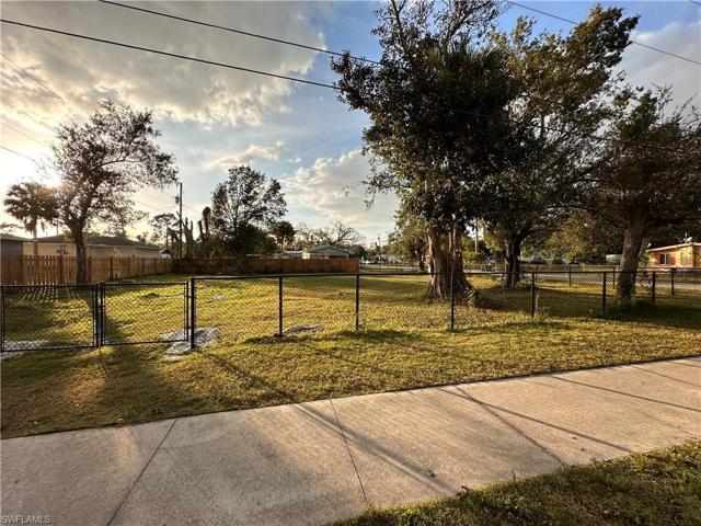 411  Stockton  ST, North Fort Myers, FL 33903