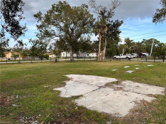 411  Stockton  ST, North Fort Myers, FL 33903